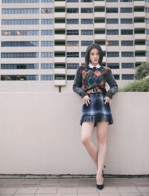 張雪迎不扮成熟的少女風(fēng)穿搭太讓人心動了 穿卡通針織衫,好可愛