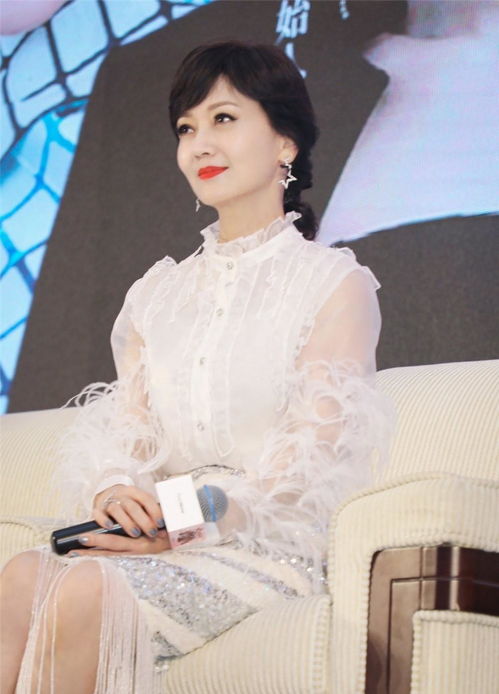 快學學65歲趙雅芝的穿搭,哪怕是年過六旬,但是優(yōu)雅依舊